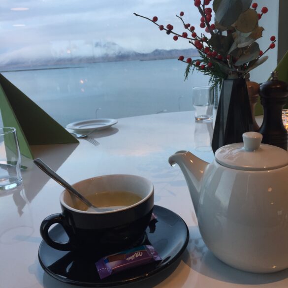 pause thé au rooftop Sky Lounge bar en islande